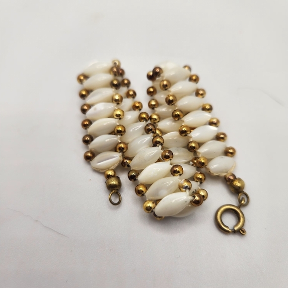 Elegant Gold and Cream Beaded Bracelet - Picture 3 of 10